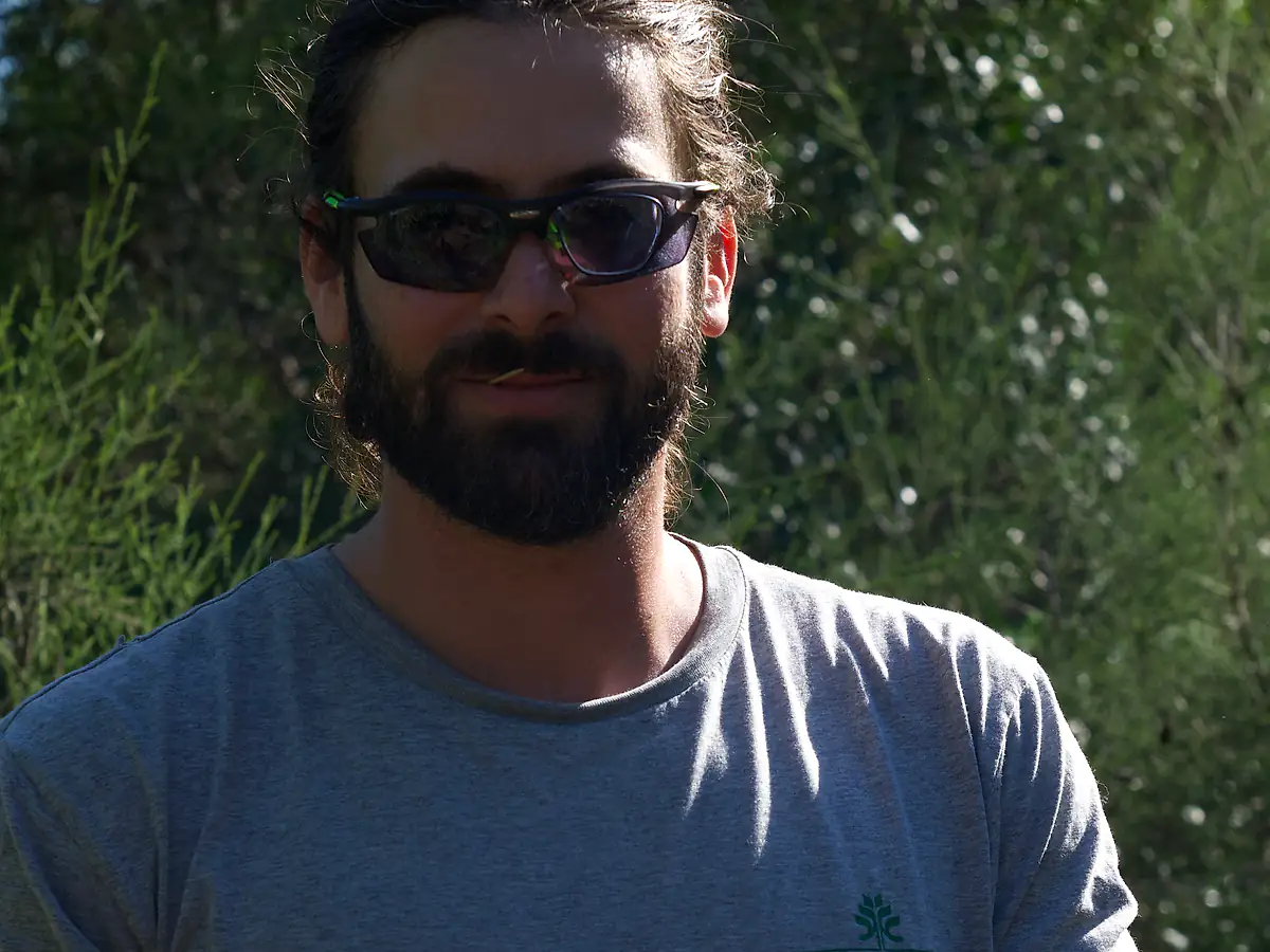 איתמר בעבודה בגן הבוטני